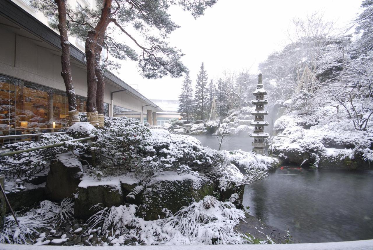 Suimeikan Gero Εξωτερικό φωτογραφία A view of the hot springs in the winter
