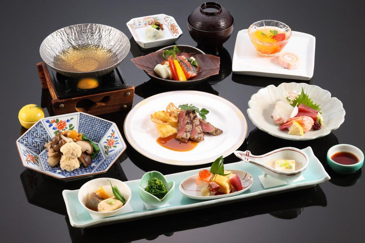 Suimeikan Gero Εξωτερικό φωτογραφία A selection of Japanese cuisine