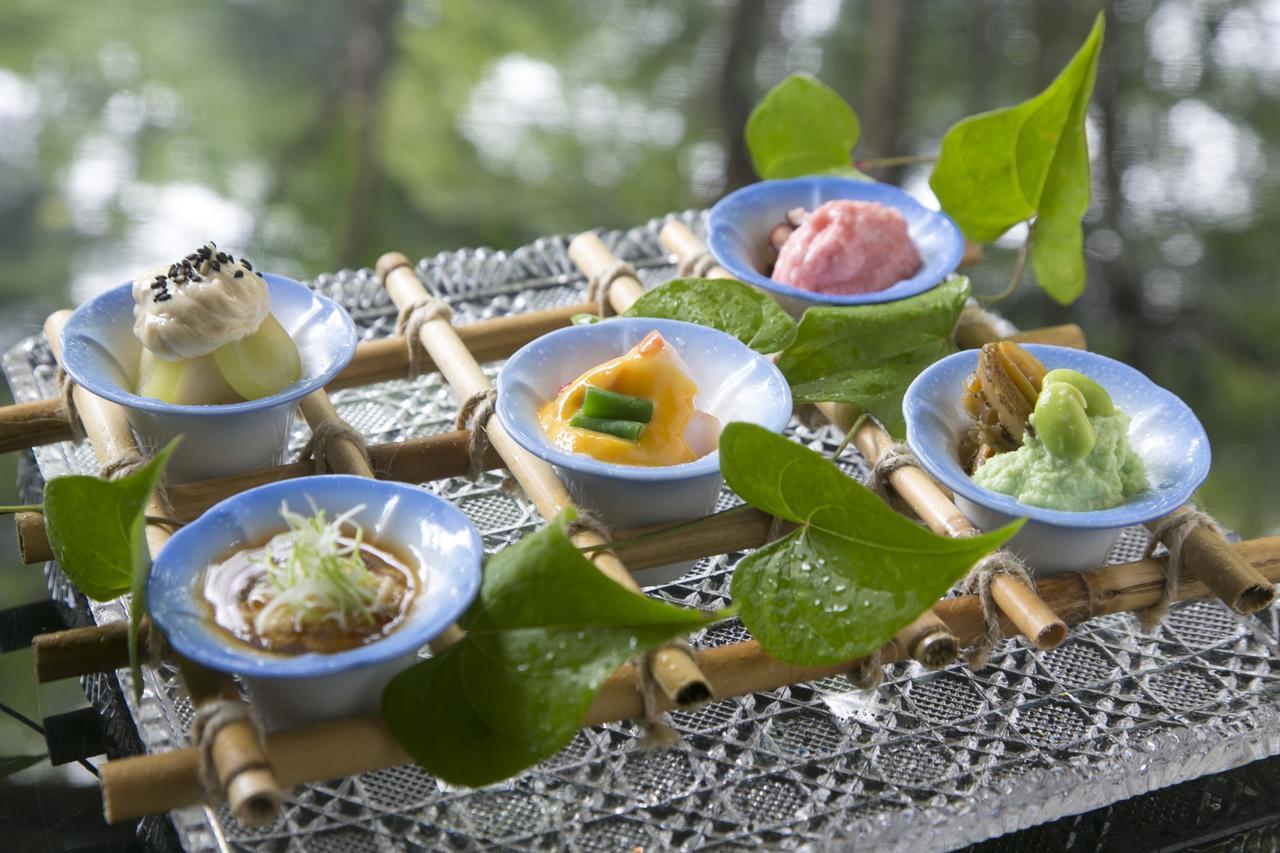 Suimeikan Gero Εξωτερικό φωτογραφία A selection of Chinese desserts